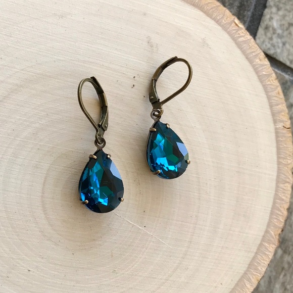 3x$15 Crystal drop earrings - Picture 2 of 2